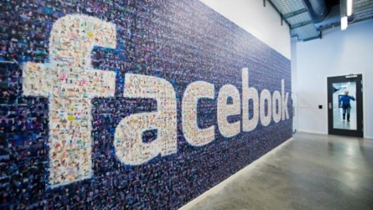 فيسبوك توسع حضورها في عالم البودكاست و"غرف المحادثة"